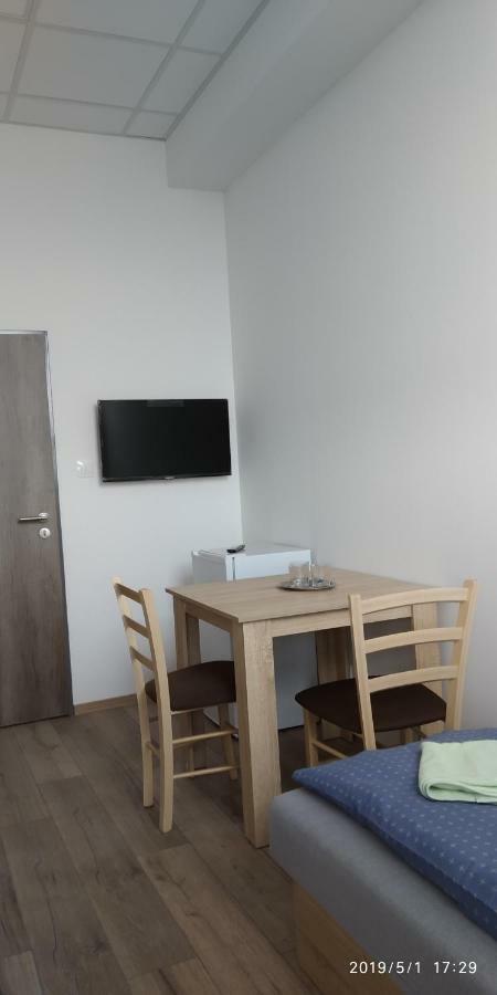 White Coral Club Hostel Kosice Ngoại thất bức ảnh