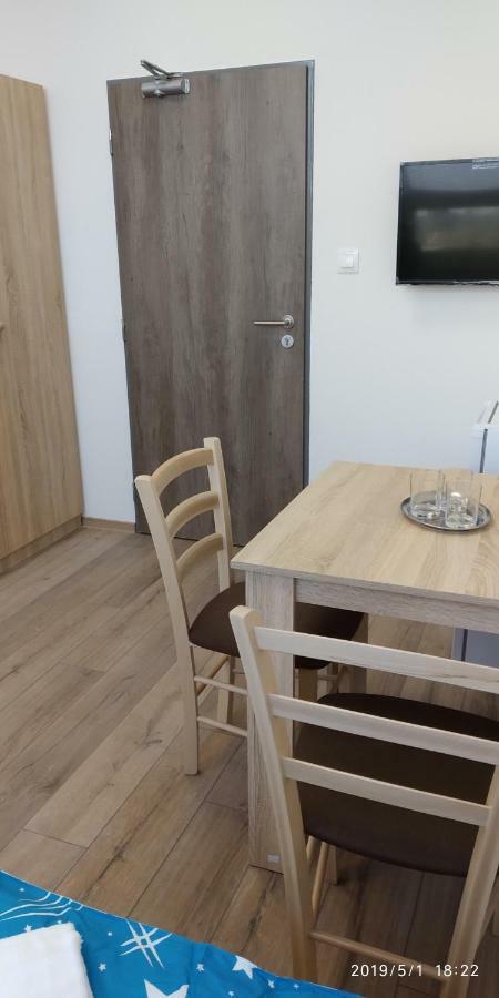 White Coral Club Hostel Kosice Ngoại thất bức ảnh